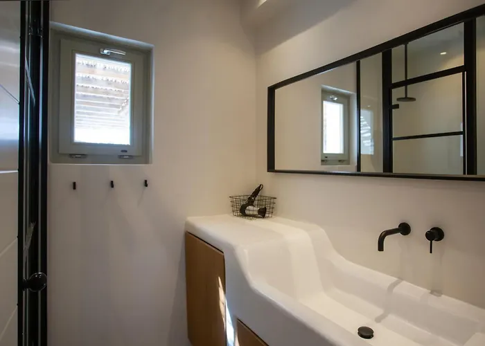 Aura Seaview Sunset Pool - Six Bedrooms *